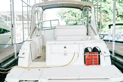Cruisers Yachts 3075 Express