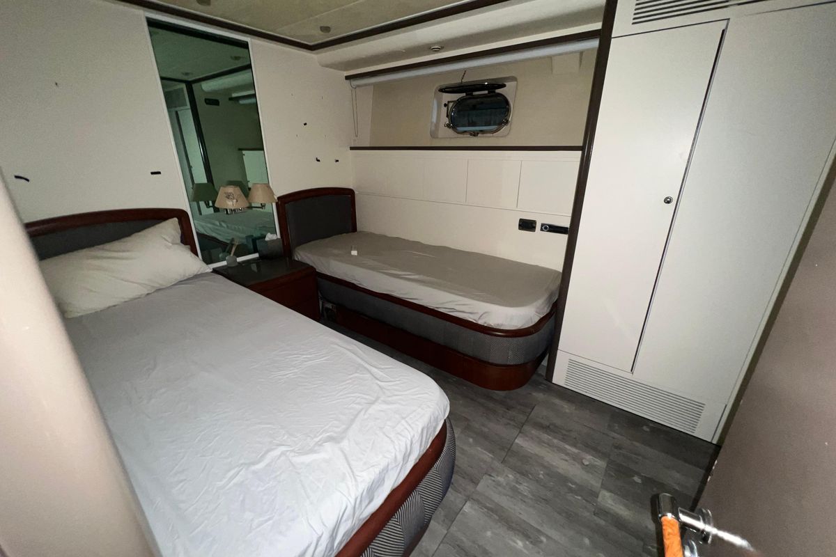2001 Falcon 106 