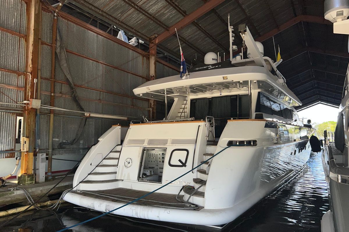 2001 Falcon 106 