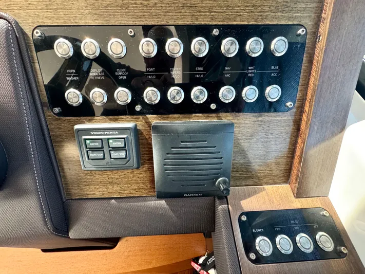 Sneezy Yacht Photos Pics Navigation Systems - Switches