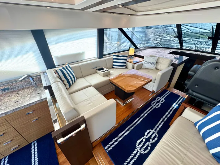 Sneezy Yacht Photos Pics Salon Seating - Port Side