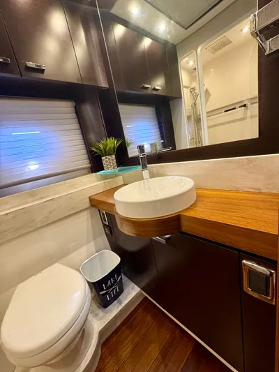 Sneezy Yacht Photos Pics Master StateRoom - Head