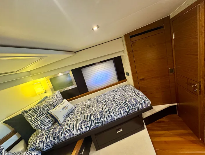 Sneezy Yacht Photos Pics VIP StateRoom - Starboard Side