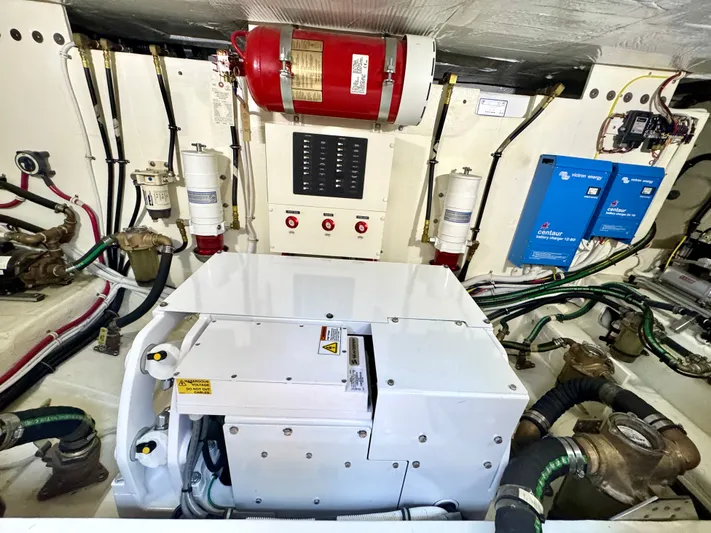 Sneezy Yacht Photos Pics Engine Room - Looking Forward