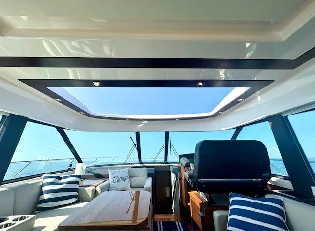 Sneezy Yacht Photos Pics Sun Roof - Open