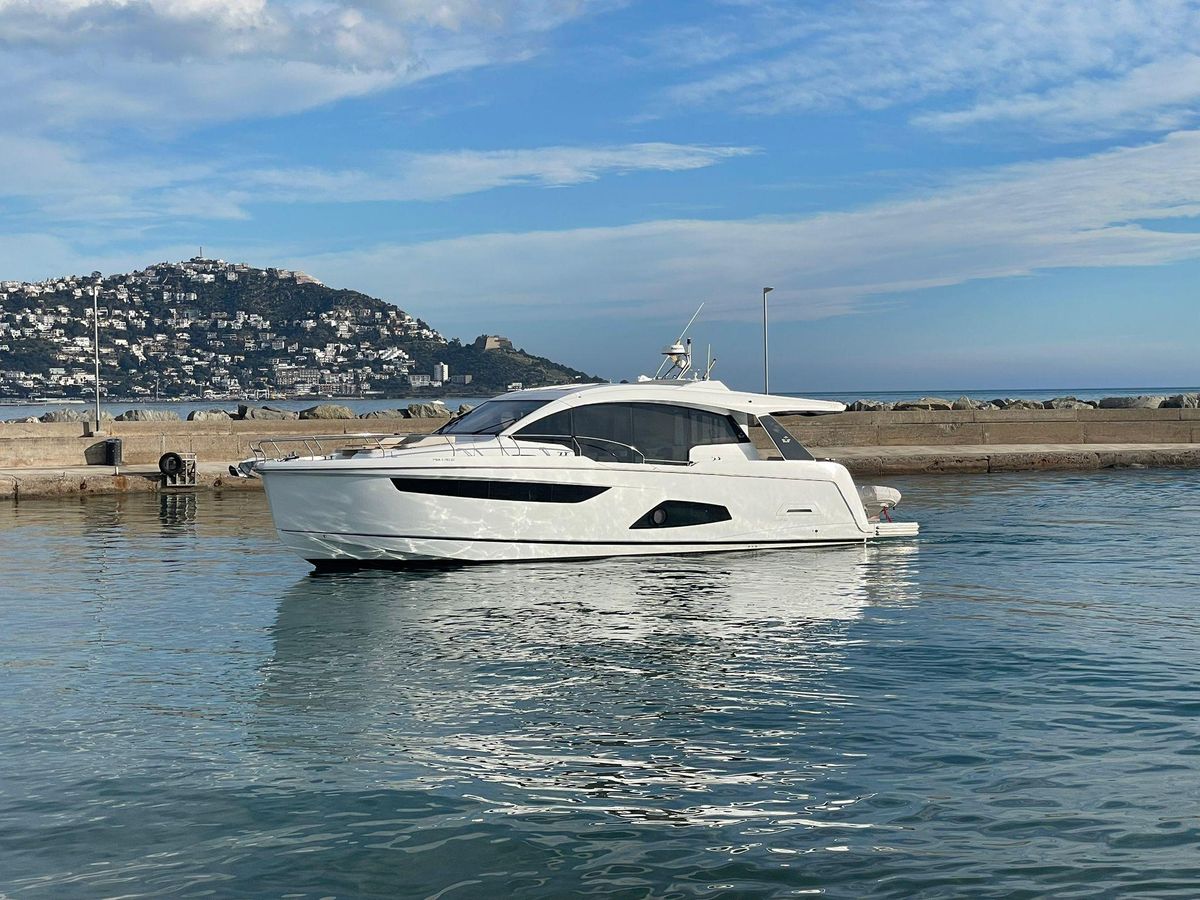 2017 Sealine 52 