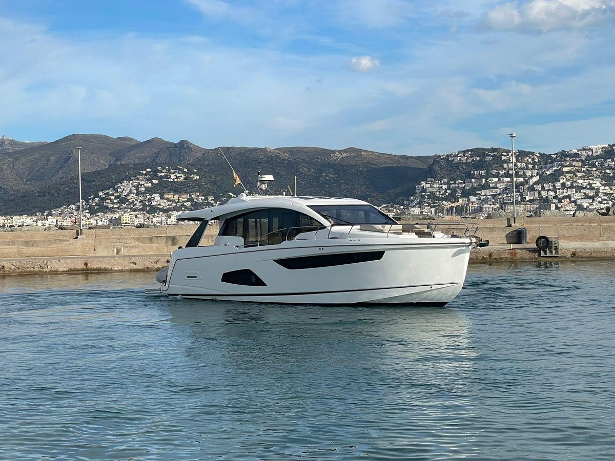 2017 Sealine 52 