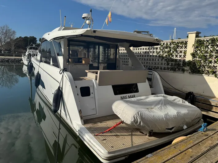 Sealine C530 Yacht Photos Pics Sealine C530 yacht, 2017 model, docked at marina with clear skies.