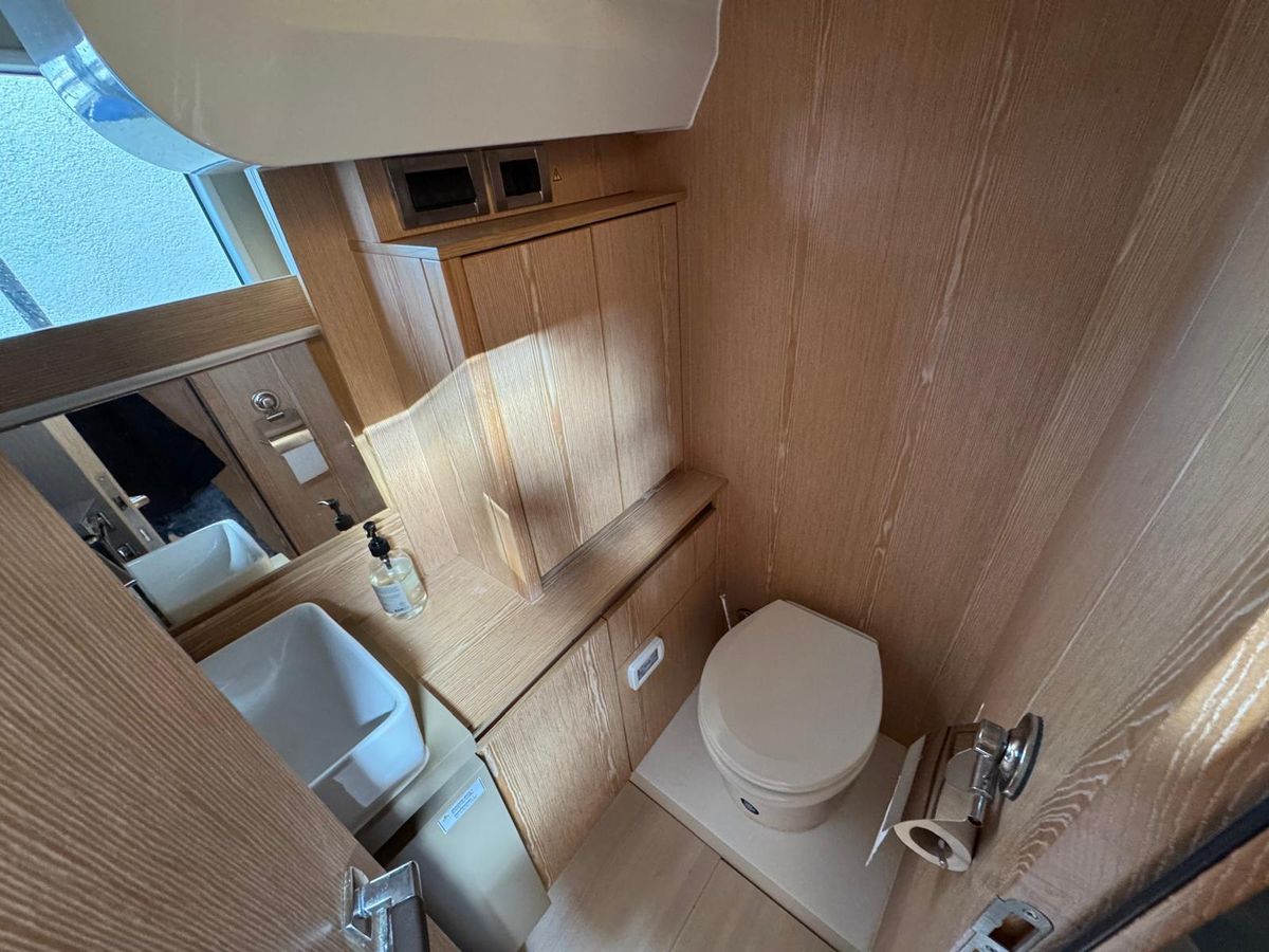 2017 Sealine 52 