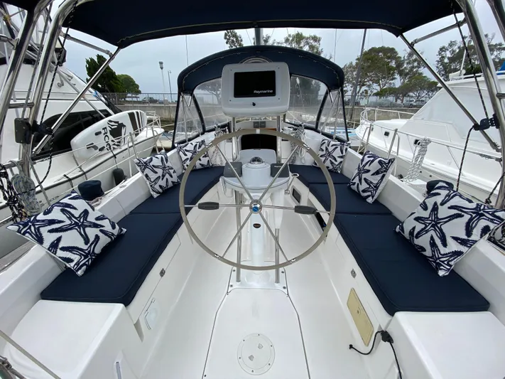 Hummingbird Yacht Photos Pics 