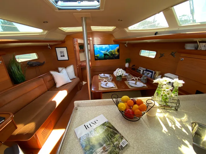 Hummingbird Yacht Photos Pics 