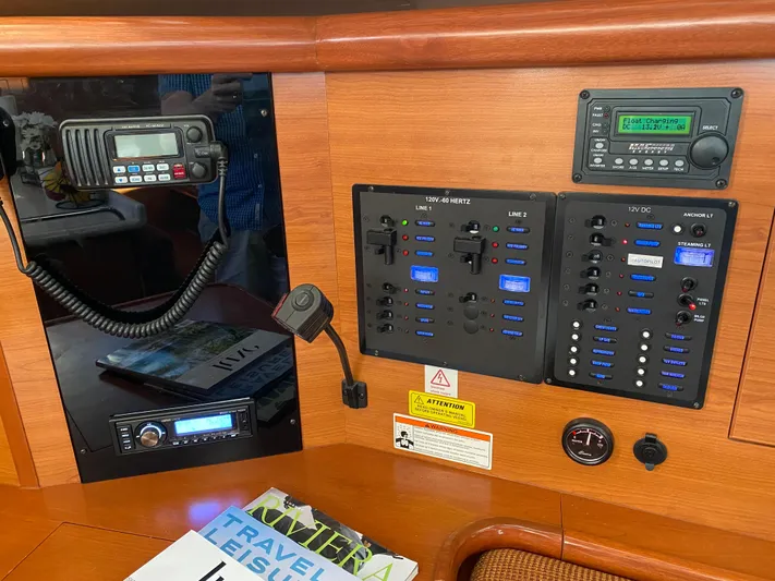 Hummingbird Yacht Photos Pics 