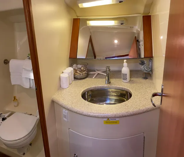 Hummingbird Yacht Photos Pics 