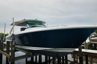Tiara Yachts 38 LS