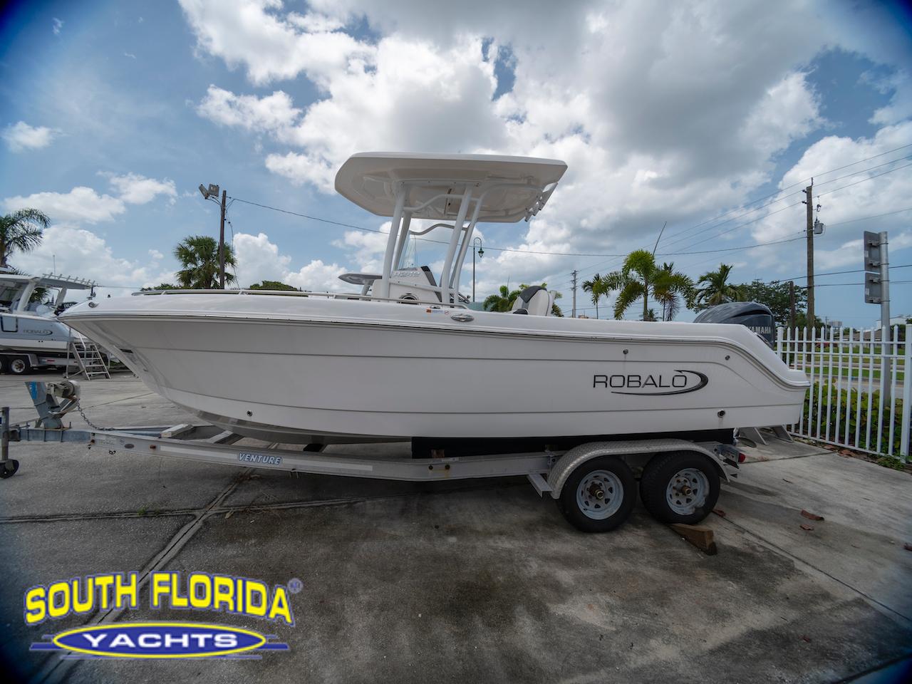 2023 Robalo R242 Explorer Center Console for sale - YachtWorld