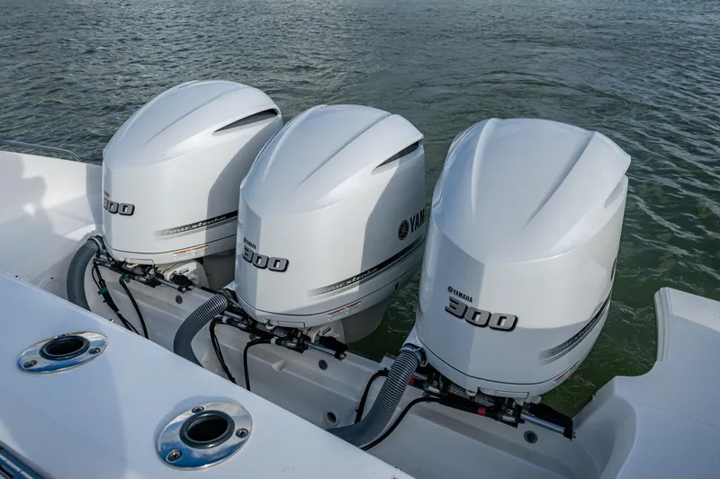  Yacht Photos Pics Triple Yamaha 300 outboard engines on a 2019 Pursuit DC 365 Dual Console boat.