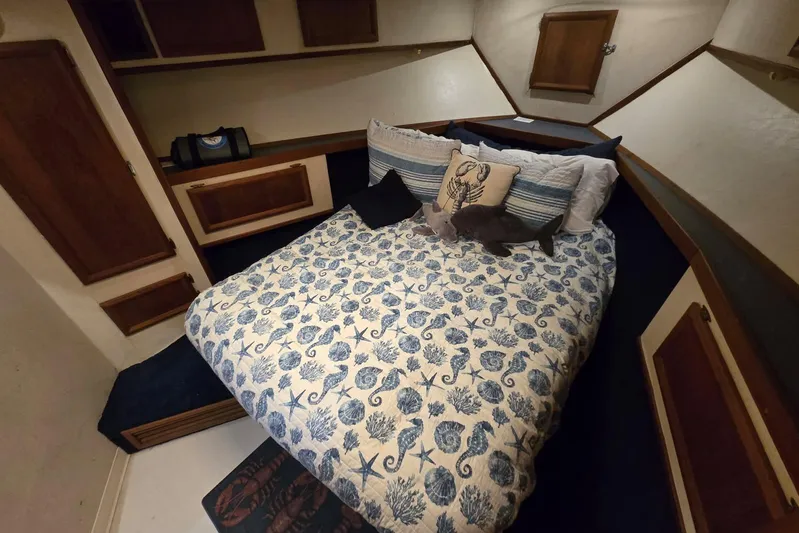  Yacht Photos Pics Cozy bedroom in 1988 Topaz 44 Flybridge yacht with nautical-themed bedding.