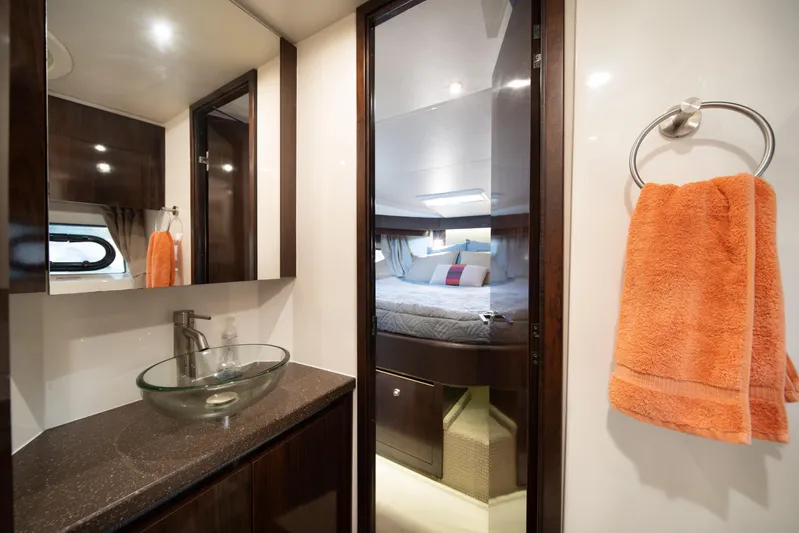  Yacht Photos Pics Luxurious 2016 Sea Ray 400 Sundancer interior with modern bathroom and cozy bedroom.