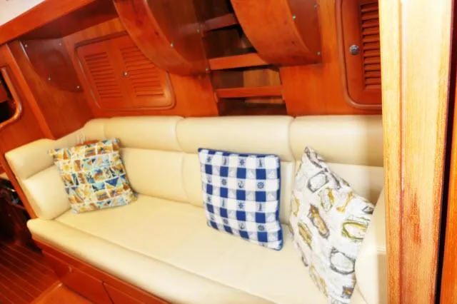 Peregrine Yacht Photos Pics Interior of 2002 Tayana 460 Vancouver Pilothouse with cushioned seating and decorative pillows.