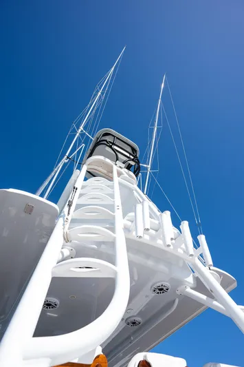  Yacht Photos Pics Alt text: 2022 Freeman 47 boat with tall antennas against a clear blue sky.