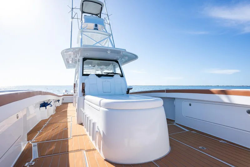  Yacht Photos Pics Freeman 47 boat 2022 model with spacious deck and modern design on open water.