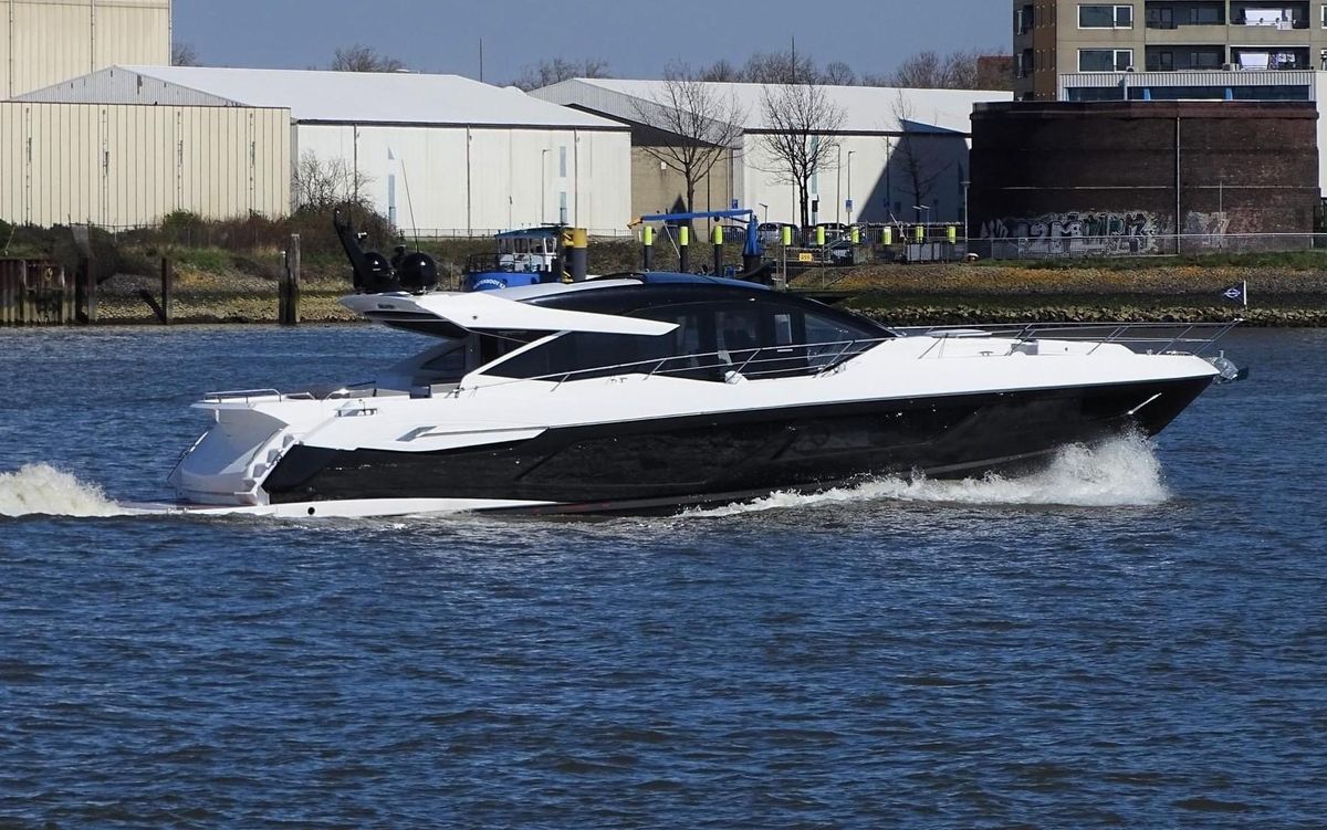 2023 Sunseeker 74 