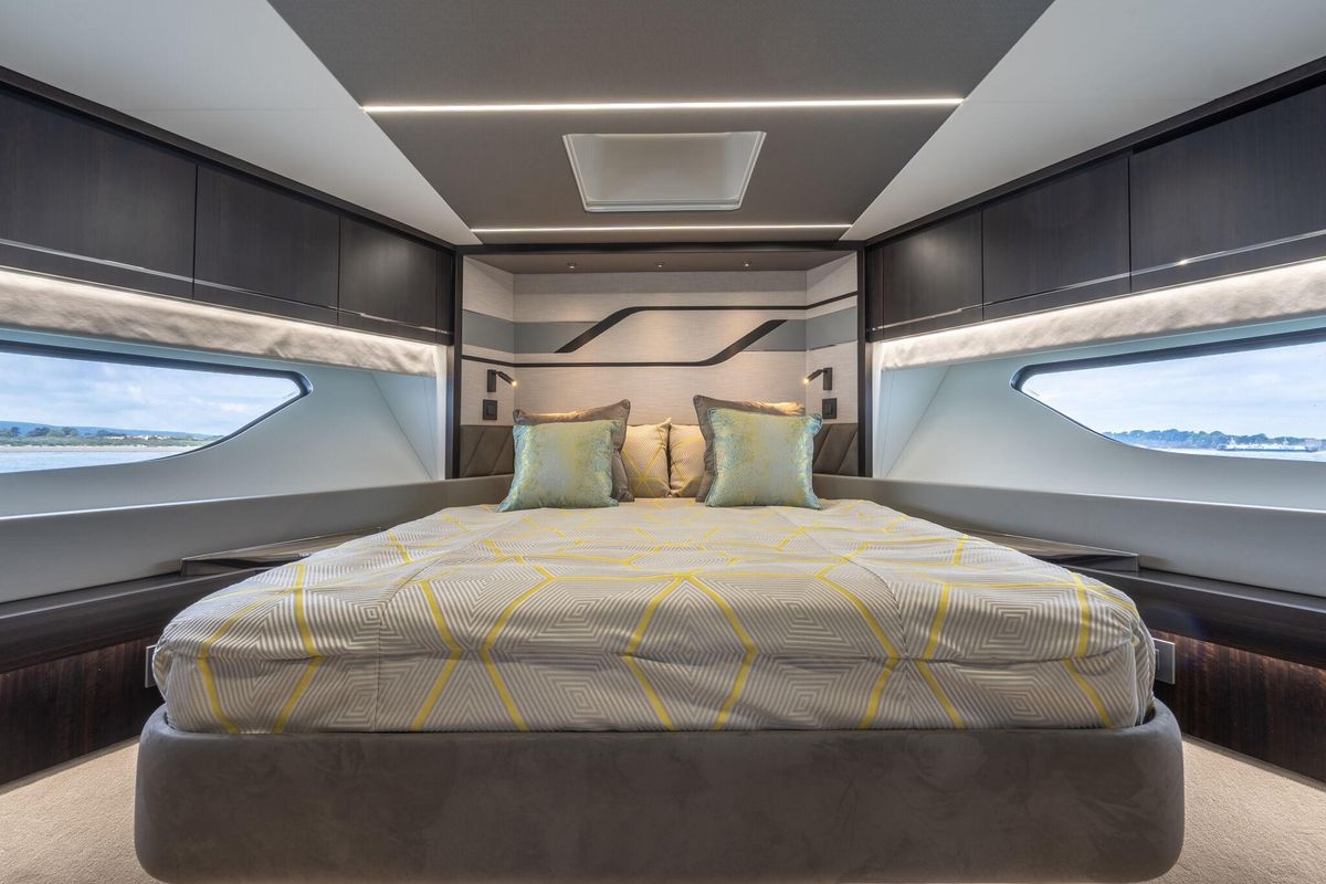 2023 Sunseeker 74 