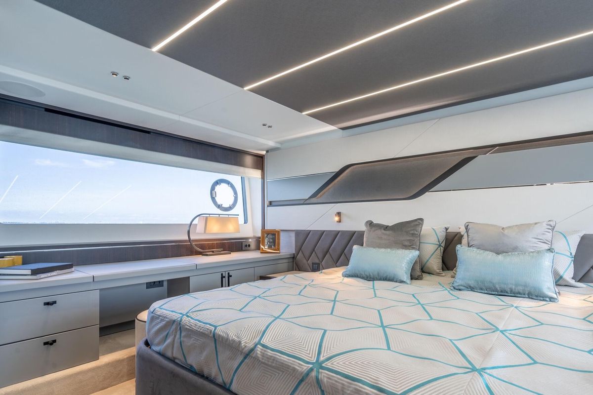 2023 Sunseeker 74 