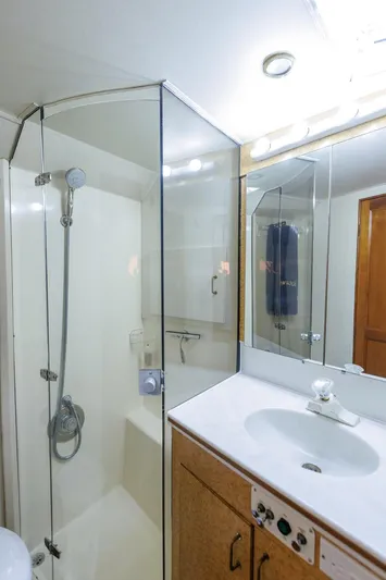 Scallywag Yacht Photos Pics 