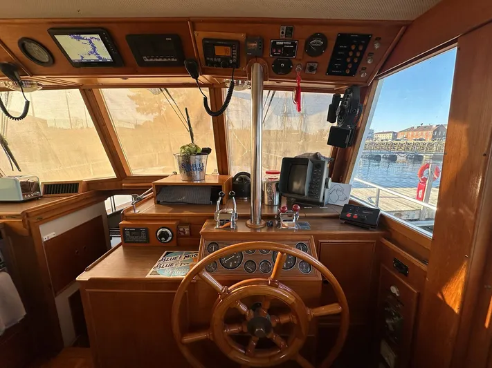 Blue Moon Yacht Photos Pics 