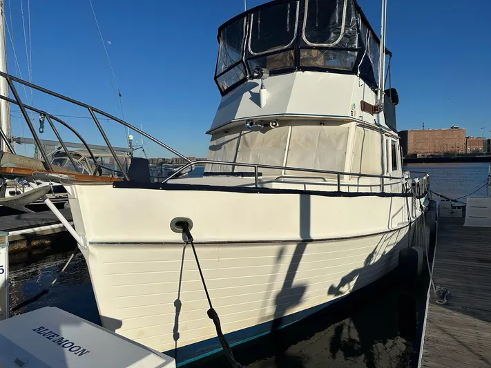 Blue Moon Yacht Photos Pics 