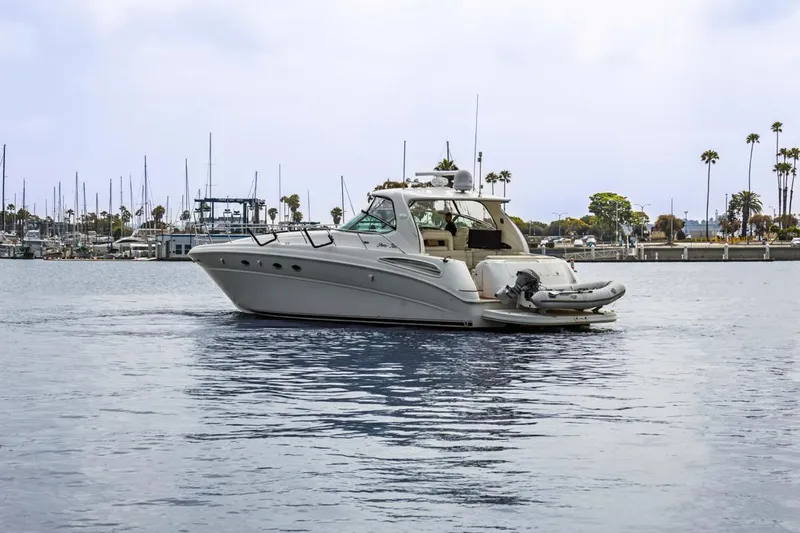  Yacht Photos Pics Sea Ray 510 Sundancer 2000 yacht on calm water near marina with palm trees.