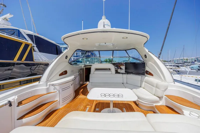  Yacht Photos Pics Luxurious 2000 Sea Ray 510 Sundancer yacht interior with white seating and wooden flooring.