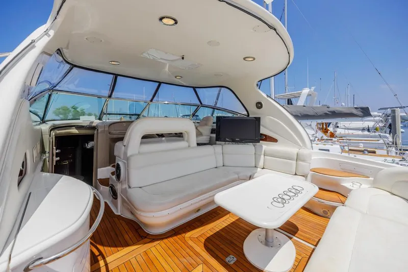  Yacht Photos Pics Luxurious 2000 Sea Ray 510 Sundancer yacht interior with white seating and wooden flooring.