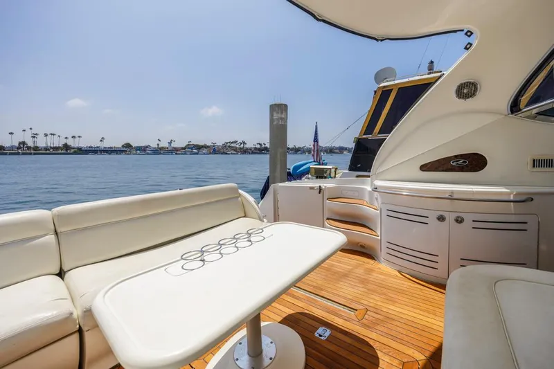  Yacht Photos Pics Luxurious 2000 Sea Ray 510 Sundancer yacht interior with seating and table, overlooking serene waters.