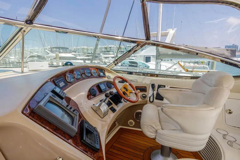  Yacht Photos Pics Helm of 2000 Sea Ray 510 Sundancer yacht with luxurious controls and seating.