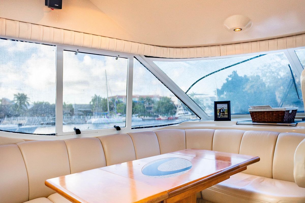 2001 Cruisers Yachts 50 