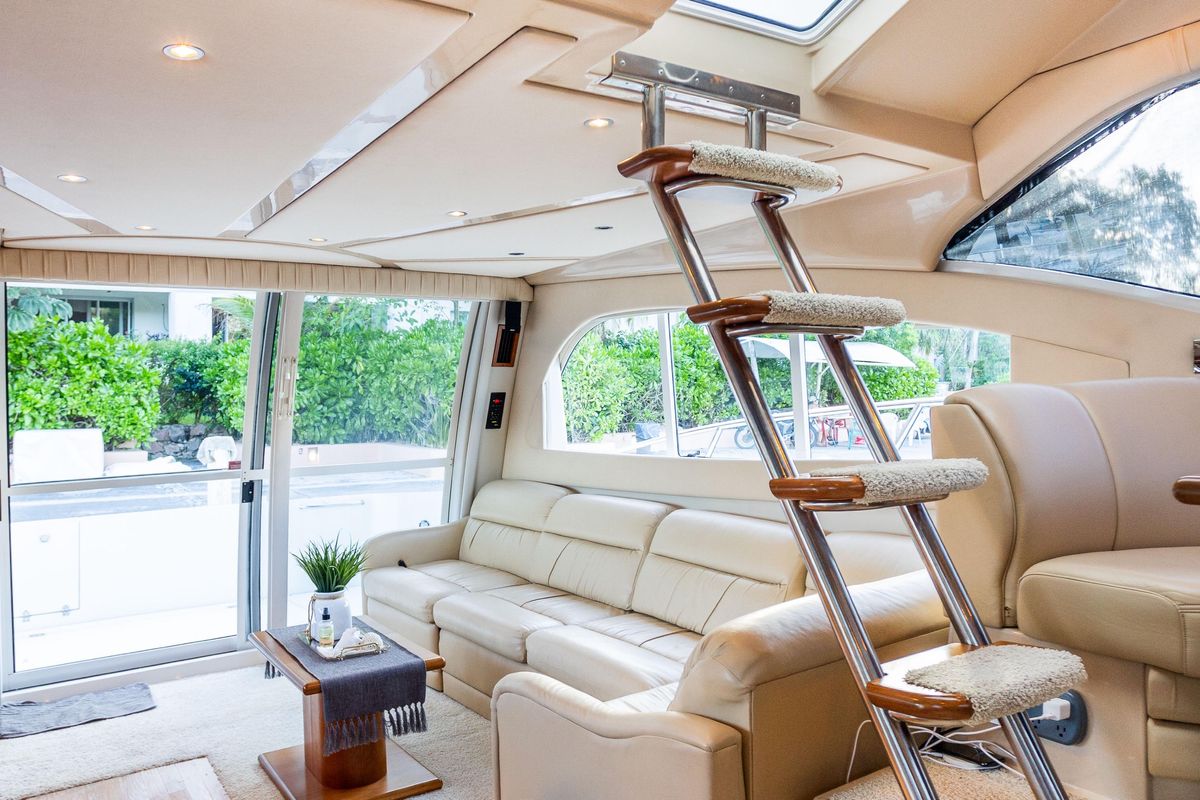 2001 Cruisers Yachts 50 