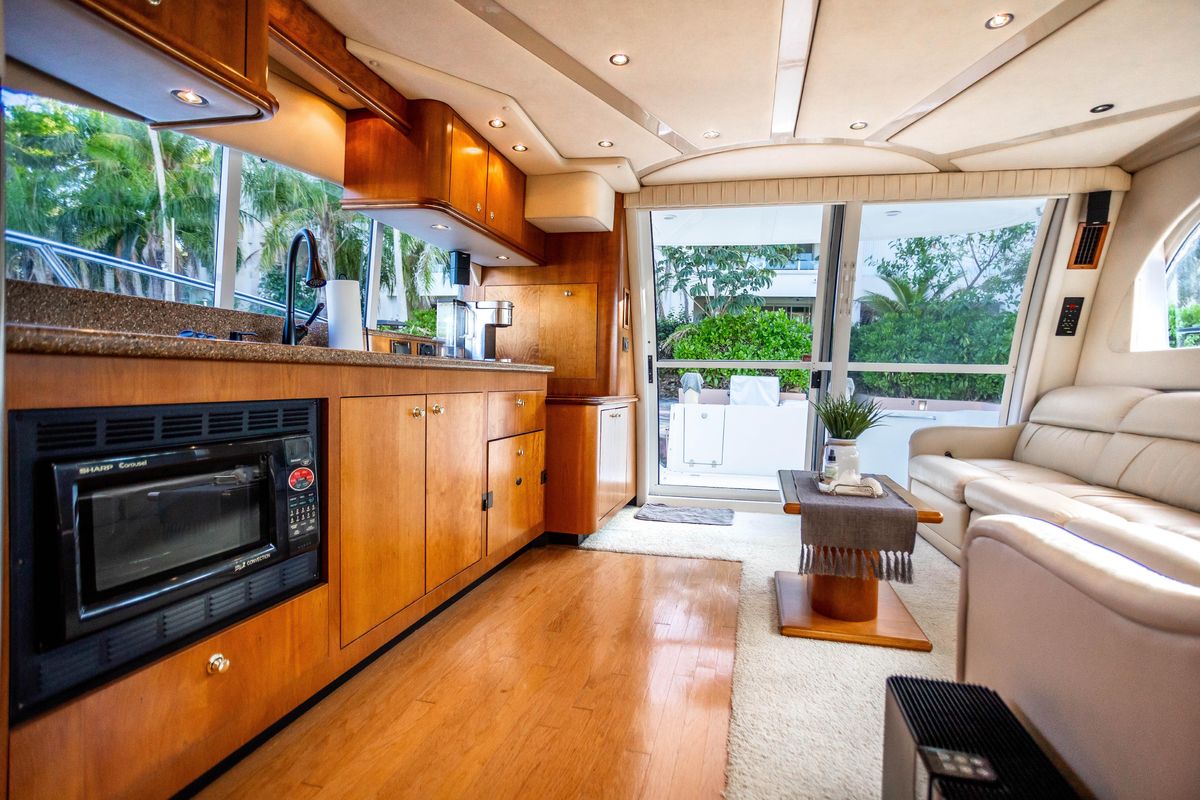 2001 Cruisers Yachts 50 