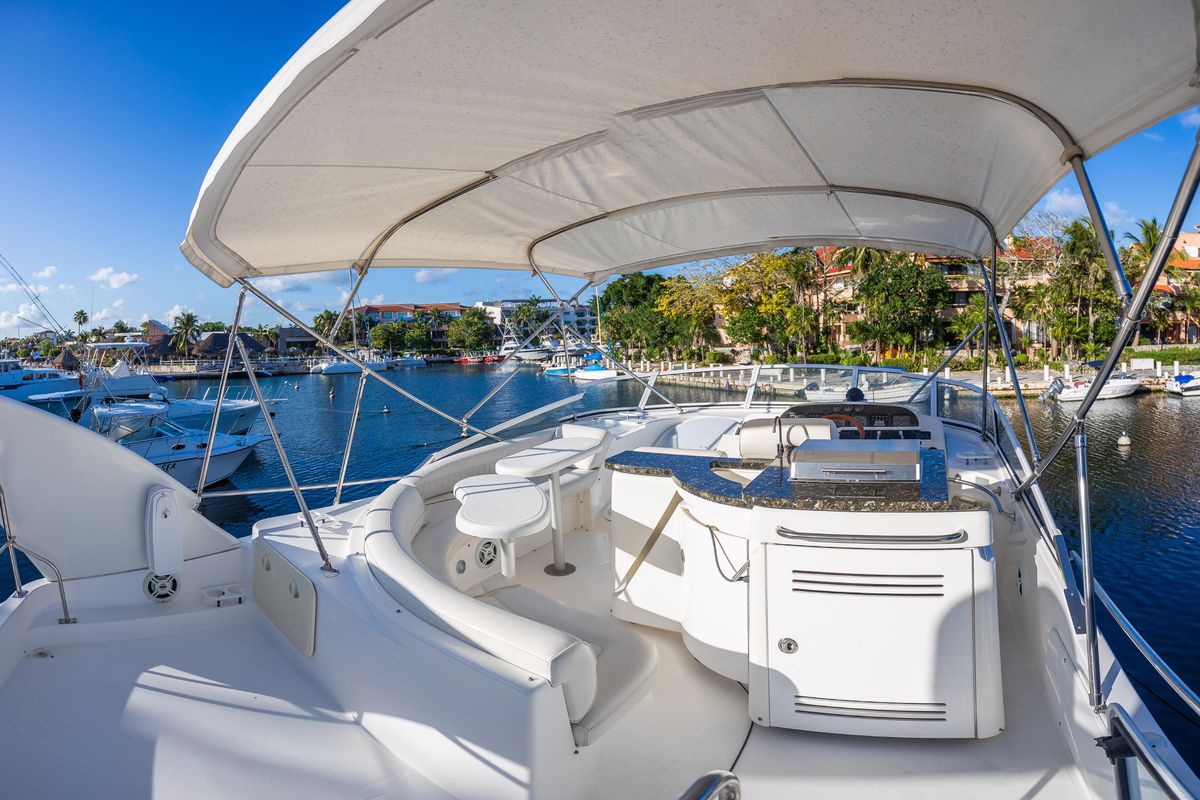 2001 Cruisers Yachts 50 