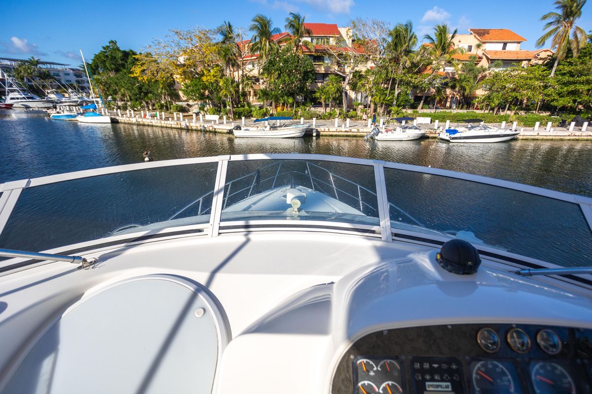 2001 Cruisers Yachts 50 