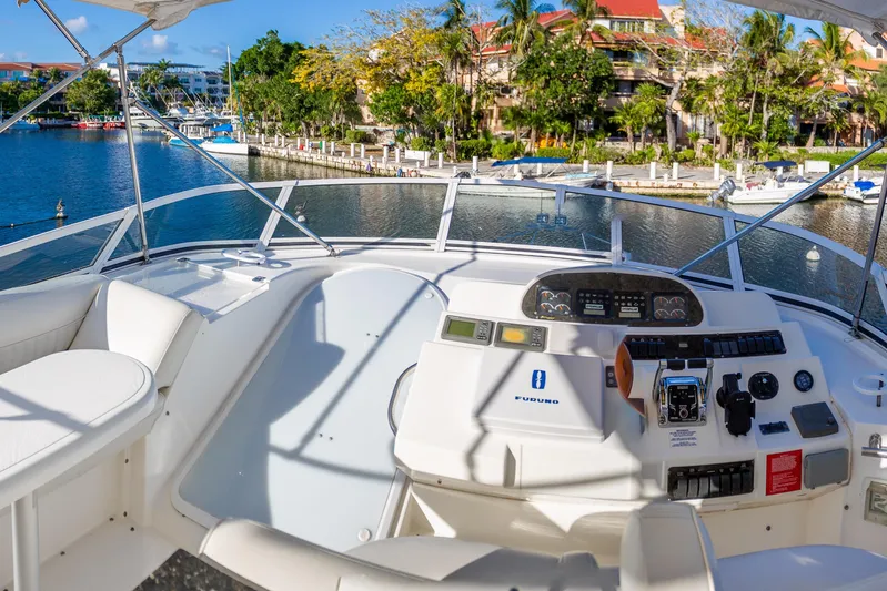  Yacht Photos Pics 2001 Cruisers Yachts 5000 Sedan Sport helm with waterfront view, featuring modern controls.