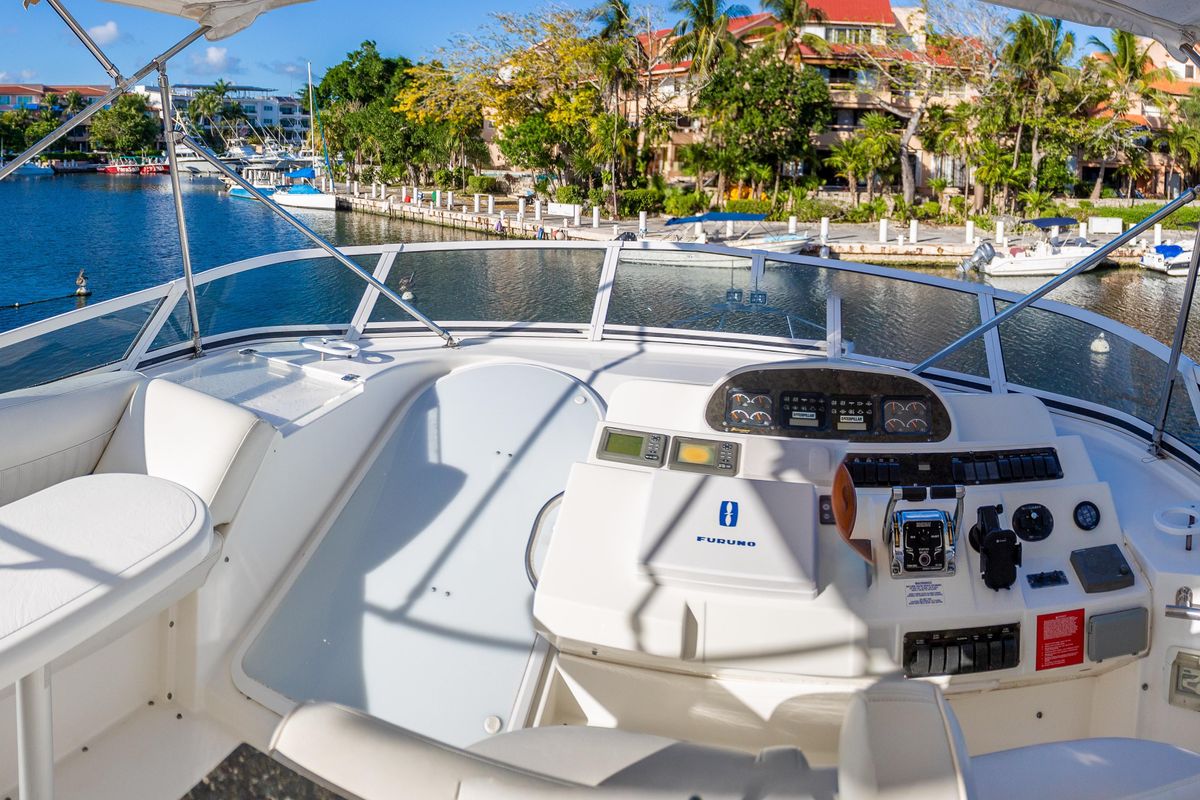 2001 Cruisers Yachts 50 