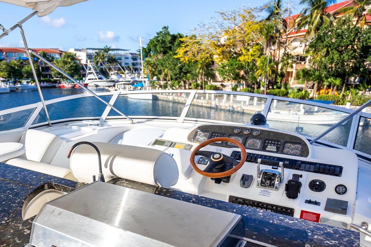 2001 Cruisers Yachts 50 