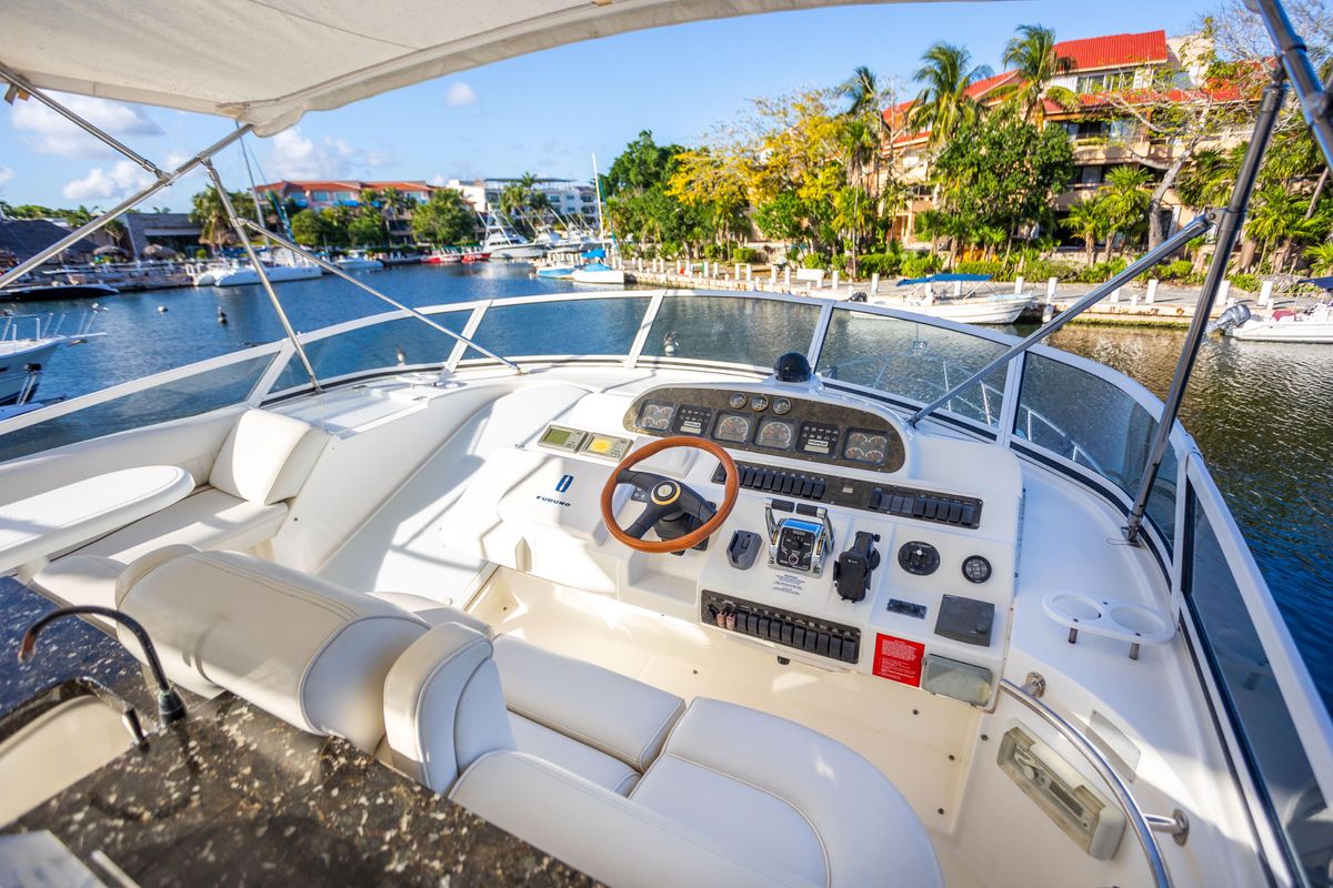 2001 Cruisers Yachts 50 