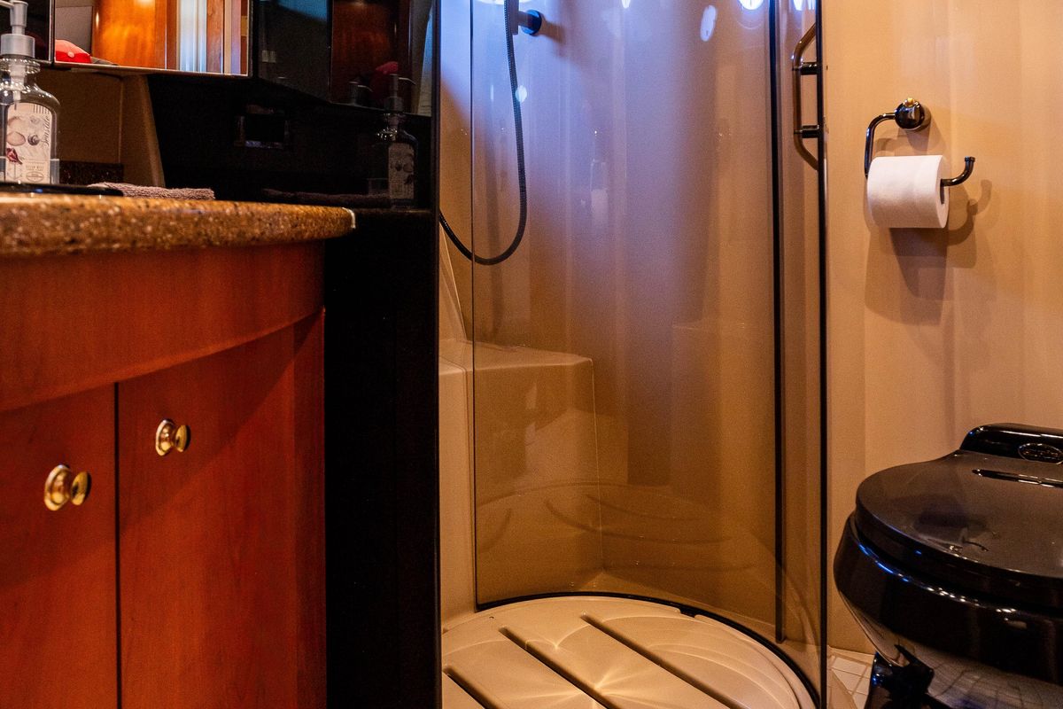 2001 Cruisers Yachts 50 