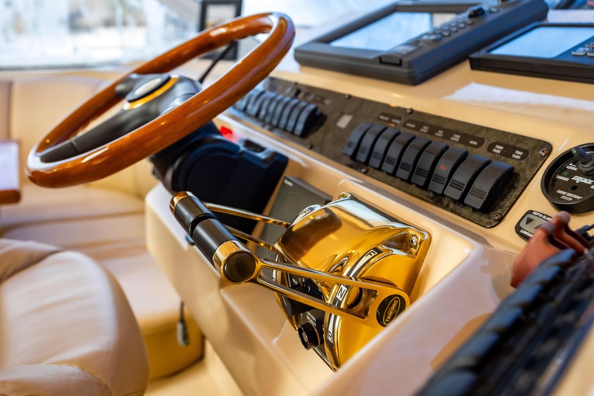 2001 Cruisers Yachts 50 