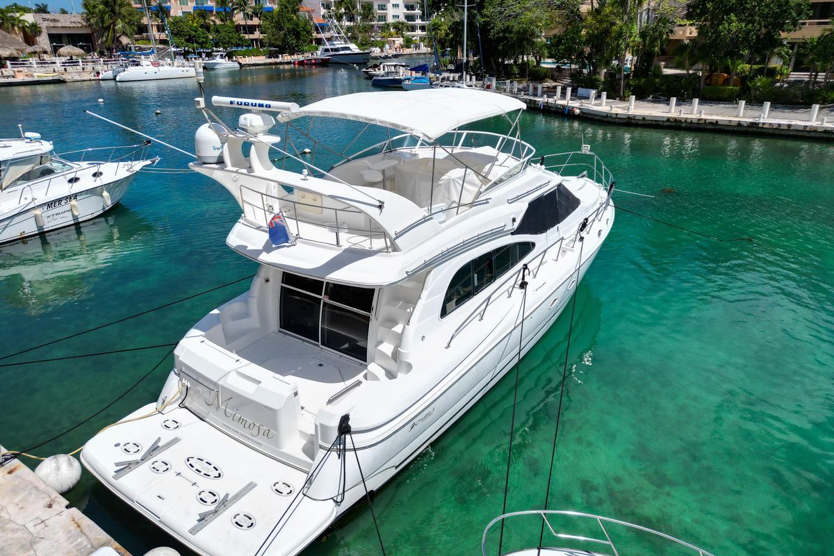 2001 Cruisers Yachts 50 