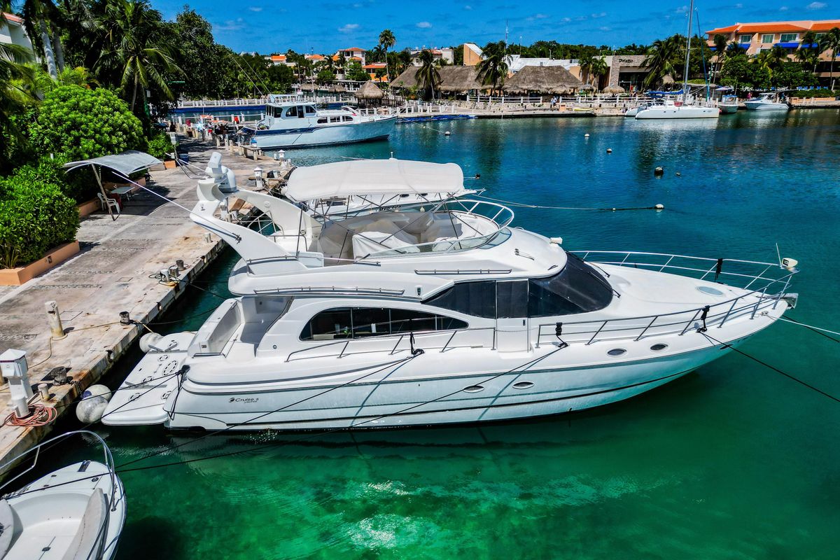 2001 Cruisers Yachts 50 