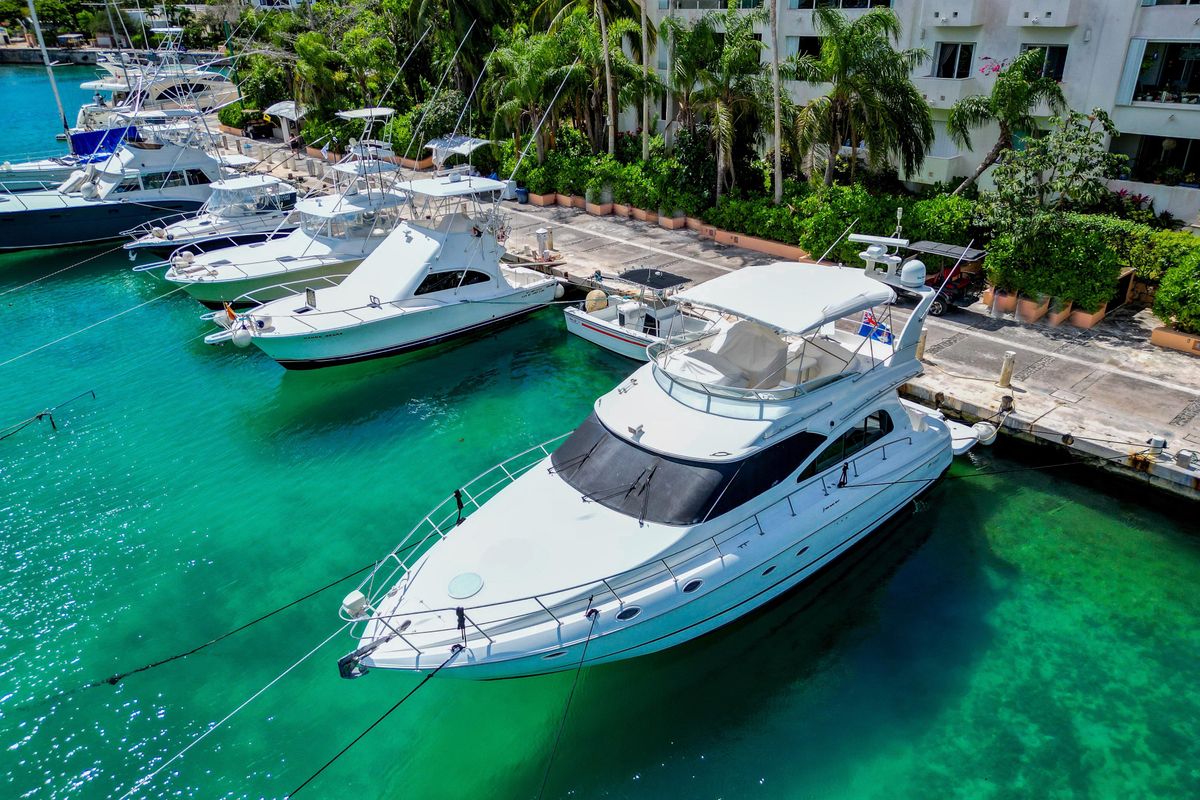 2001 Cruisers Yachts 50 